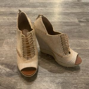 Chinese Laundry nude wedges size 9.5